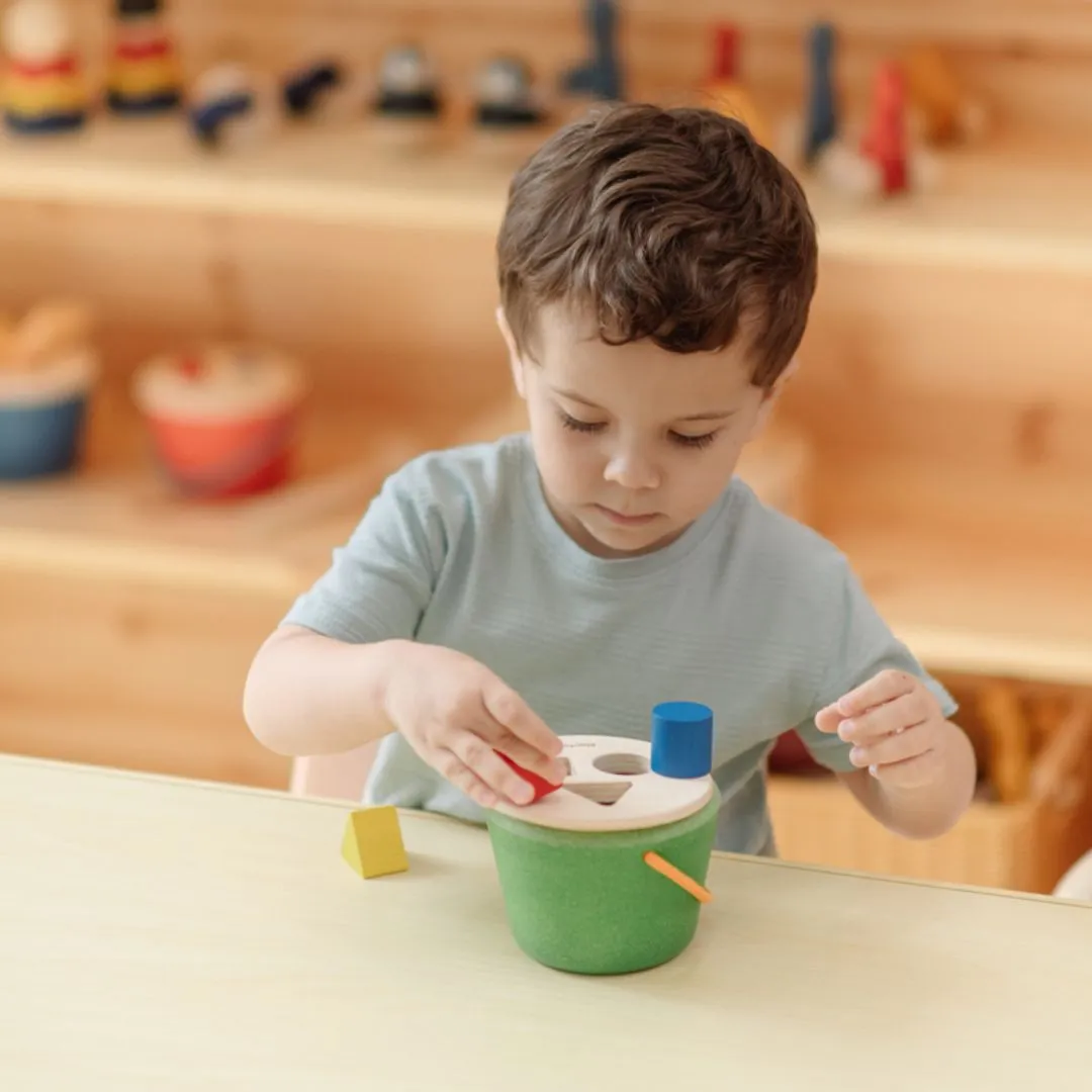PlanToys Geo Sorting Bucket seau à formes dès 12 mois