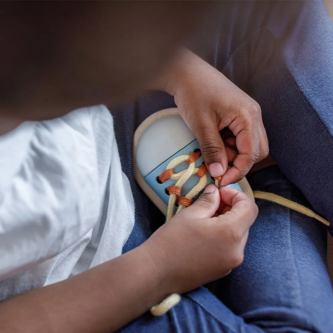 PlanToys Tie-Up Shoe Orchard chaussure à lacer bois