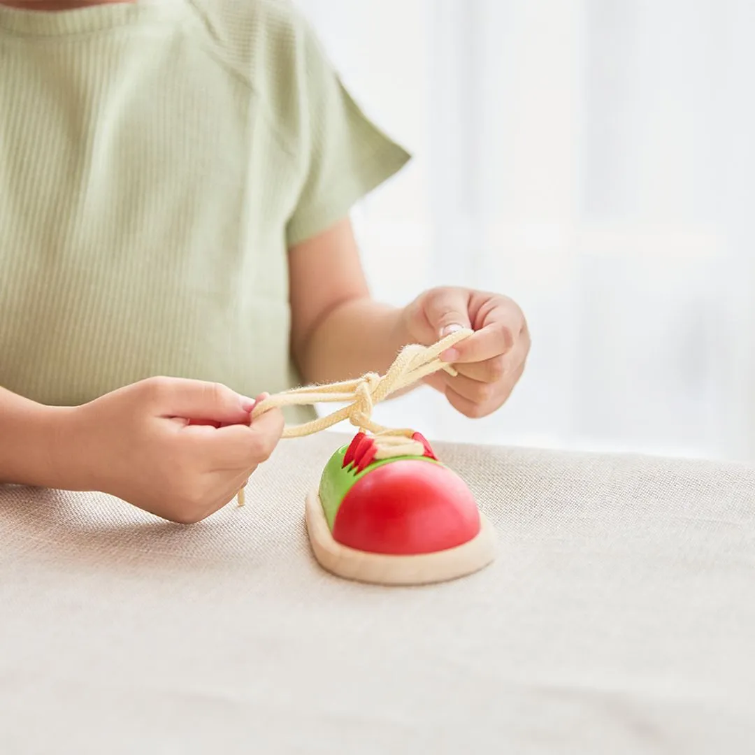 PlanToys Tie-Up Shoe chaussure a lacer bois
