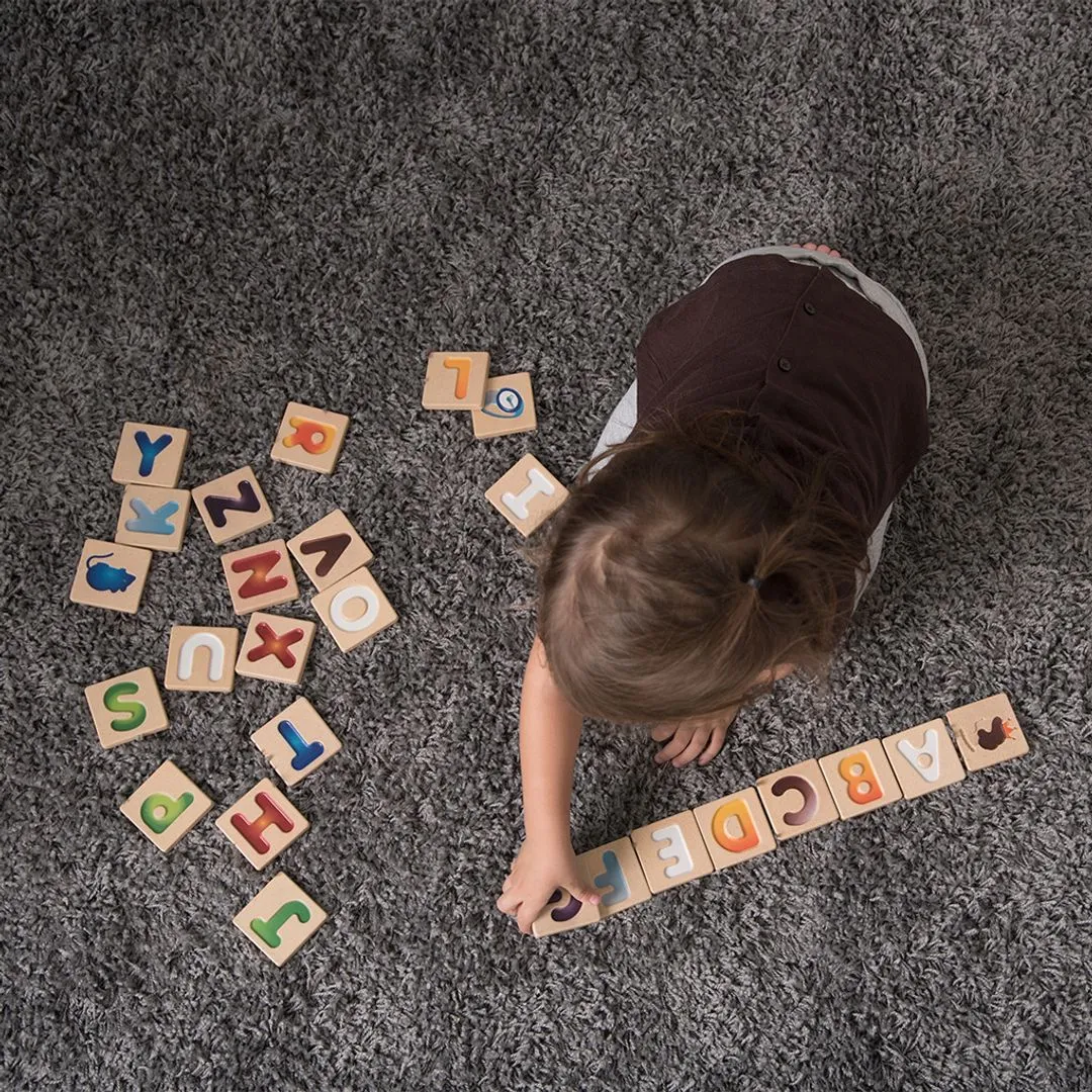 PlanToys Alphabet A-Z tuiles lettres bois dès 2 ans